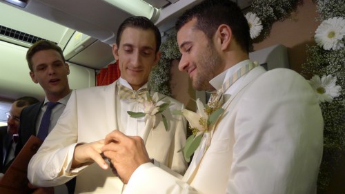 SAS holds first same-sex, in-flight wedding