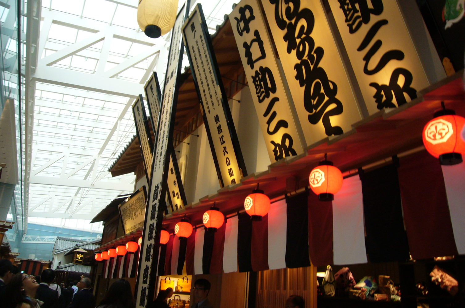 Tour the International Terminal at Tokyo's Haneda Airport Stuck at