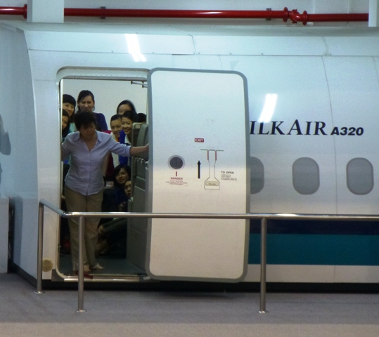 Evacuation through door of Silk Air A320