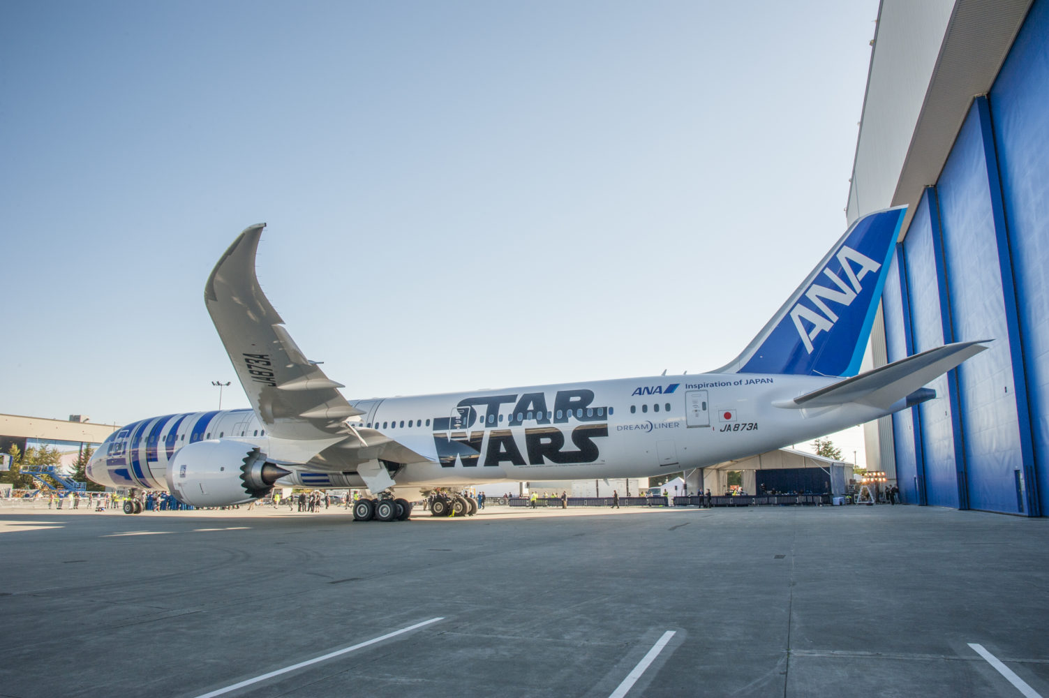 Sneak Peek At Ana S Star Wars Plane Stuck At The Airport