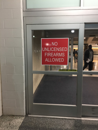 Houston Airports - gun sign