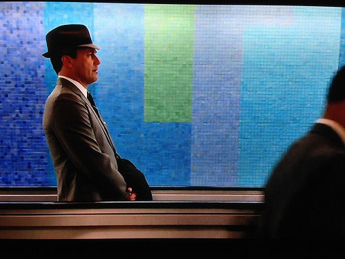 Mad-Men-made-use-of-the-1960s-era-tile-mosaics-behind-the-walkways-at-LAX-in-the-7th-and-final-season.-Mosaic-design-by-Pereira-Luckman-Associates.-Courtesy-LAX.jpg