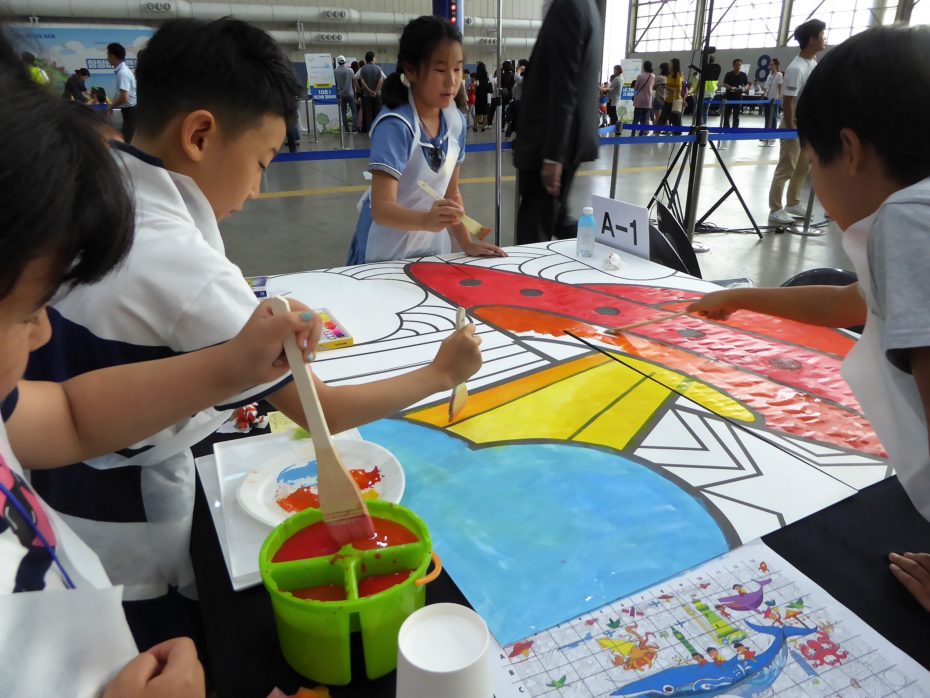 500 kids color a new livery for a Korean Air plane - Stuck at the Airport