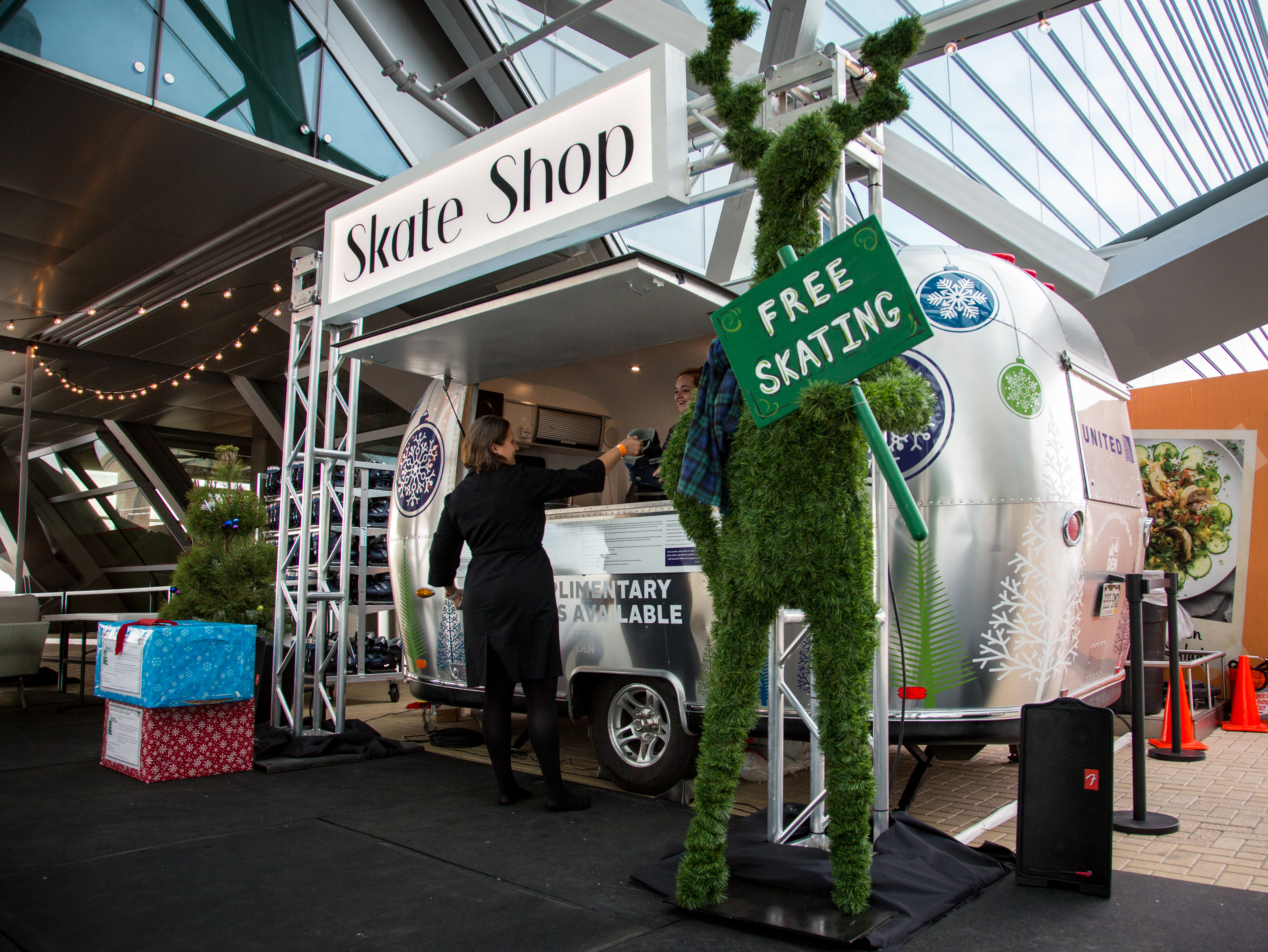 Ice-skating at Munich Airport during the Holiday Market