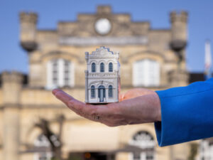 Sweepstakes from Delta/T-Mobile & Southwest. Plus: KLM’s newest miniature Delftware house