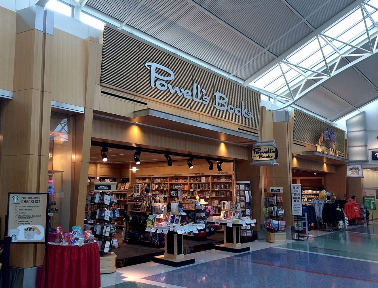 Powell’s Books’ new chapter at PDX Airport