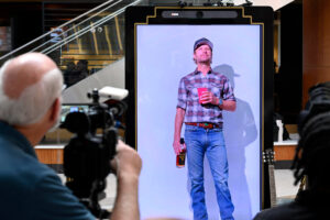 Airport hosts hologram of country music star